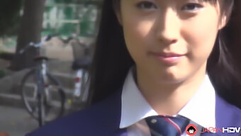 Perfekte Bryster Af En Japansk Skolepige Tomomi Motozawa I Aktion.