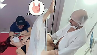 Esposa Do Marido Visita Ginecologista Estranho Para Oral E Massagem