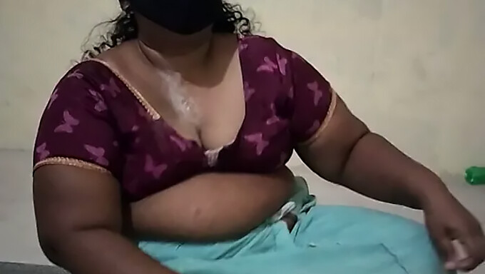 Le Corps Chaud D'Une Milf Indienne Et Une Grosse Bite Branlent