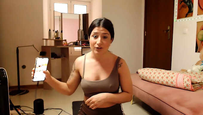 La Belleza Latina Presume Sus Curvas En Un Video De Softcore