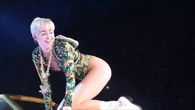 Miley Cyrus'In Baştan Çıkarıcı Videosu, Erkekleri Orgazmlarını Tutacak Kadar Çaresiz Bırakıyor.