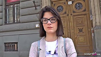 Najstnica Sara Dobi Grobo Analno Sceno Na Javnem Mestu