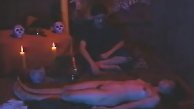 Verken De Seksuele Avonturen Van Een Vintage Tovenaar In Deze Klassieke Video