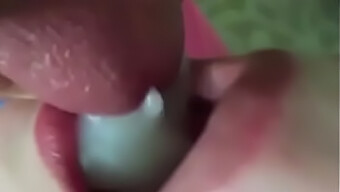 Pelirroja Se Traga Dos Cargas En Video De Travesura Oral