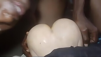 Amantes Lesbiennes Montrent Leurs Gros Seins Et Leurs Culs Dans Cette Vidéo Chaude