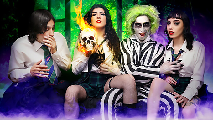 Beetlejuice আপনার ফেটিশ পরিপূর্ণতা সাহায্য করতে এখানে আছে।