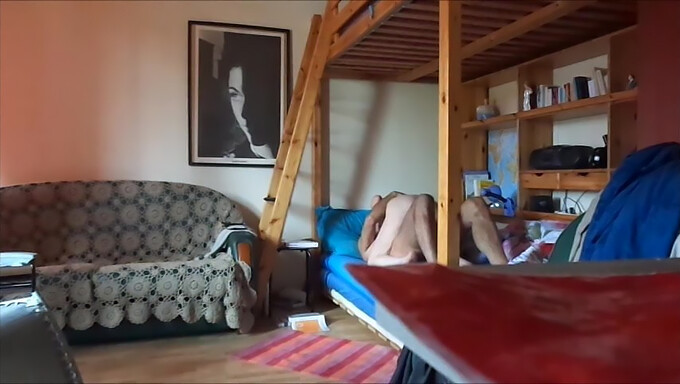 Eine Heimliche Liebesbeziehung In Meinem Schlafzimmer