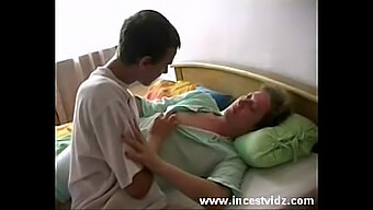 Sinnlich Milf And Young Guy Indulge In Hot Pussyfucking Session