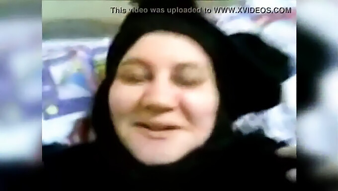 Milf Arabska Mama In Ljubiteljica Kurca Nikni V Vroči Sceni