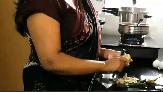 Sborrata In Cucina: Il Villaggio Indiano Desi Bhabhi Riceve Una Sborrata Dentro