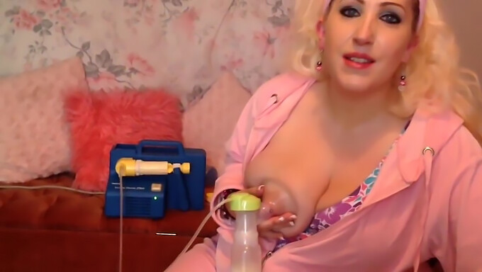 La Tetona Milf Británica Estimula Sus Senos En Este Video Explícito