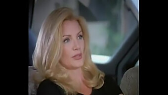 Shannon Tweed Si Užívá Softcore Potěšení V Tomto Horkém Filmu